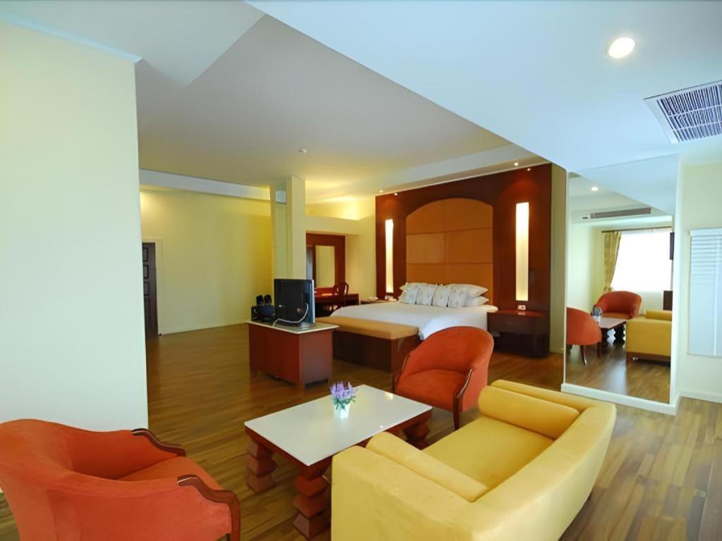 Hip Hotel Bangkok Exterior photo